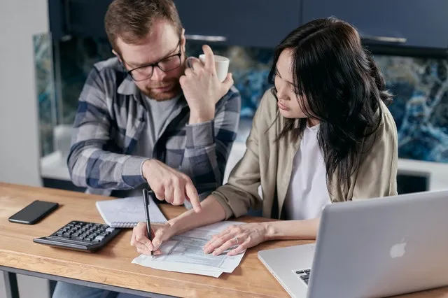 Couple with estimates
